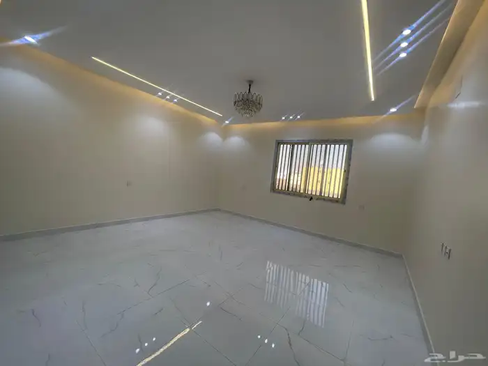 فيلا روووف للبيع حي الصفا مدخل خاص مصعد راكب 7 غرف وصاله 2