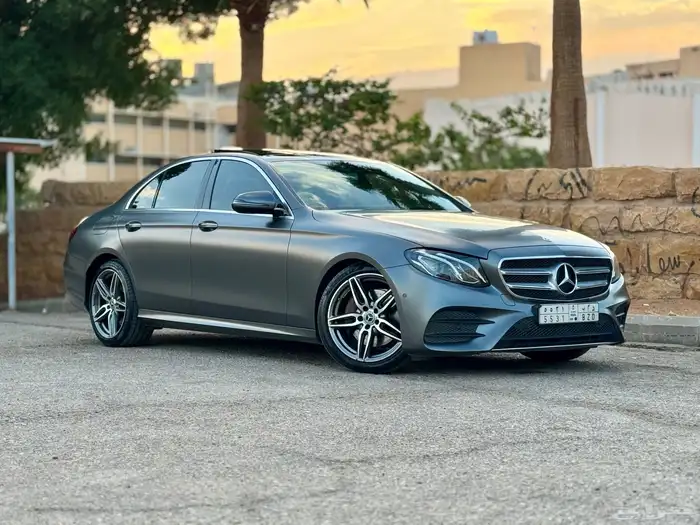 للبيع مرسيدس ((E200)) 2020 ((نظيفة)) مستخدم واحد من الوكاله 23