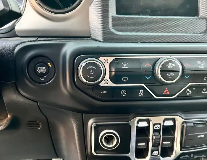 جيب رانجلر 2021 - Sport V6 13