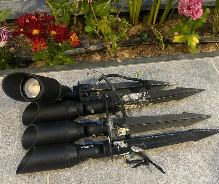 لمبات حديقة خارجيه للبيع 1