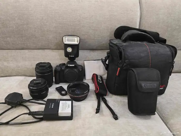 كاميرا كانون 700D مع فلاش خارجي و3 عدسات 0