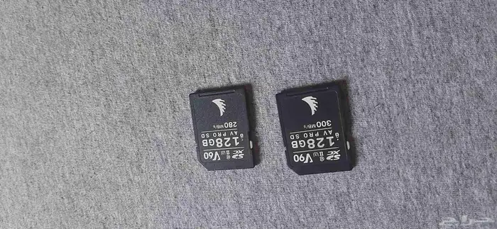 2 carts AV PRO SD V60 128GB 0