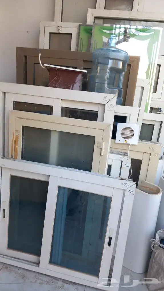 يوجد أبواب خشب وحديد ودرايش المونيا وسخانات وكراسي وخزانات 1