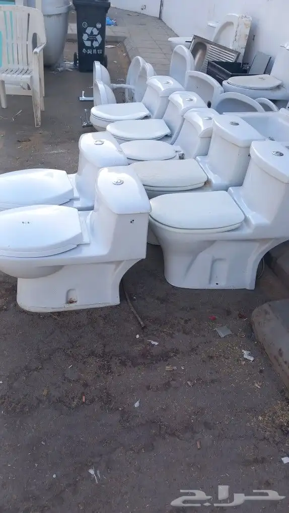 يوجد أبواب خشب وحديد ودرايش المونيا وسخانات وكراسي وخزانات 3