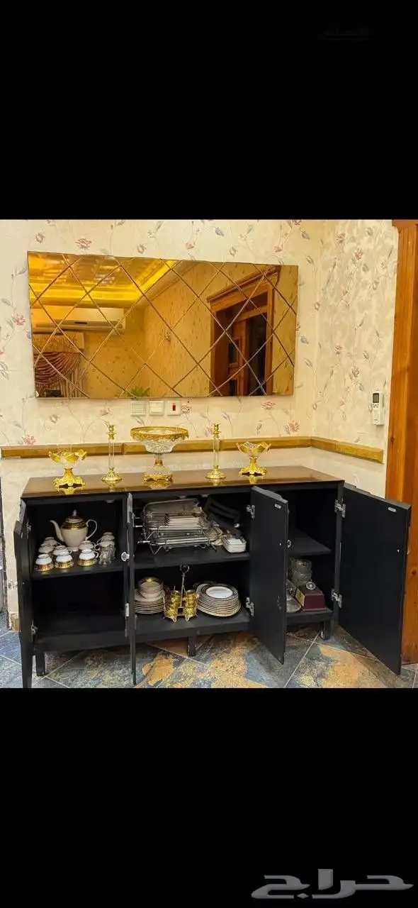 بوفيه زجاج ومرآه شبه جديدة 0