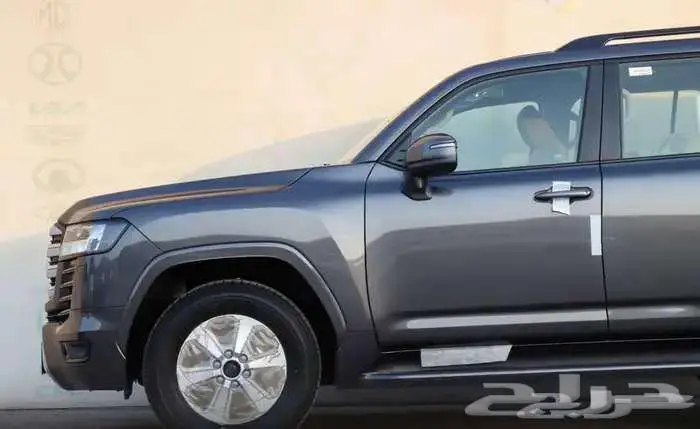 لاند كروزر GXRL2 رمادي 2025 4