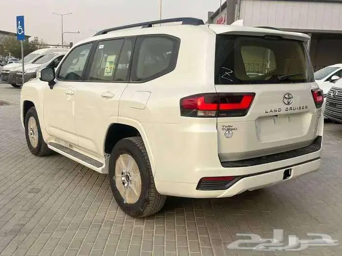 لاندكروزر GXR L2 بنزين 2025 سعودي 4