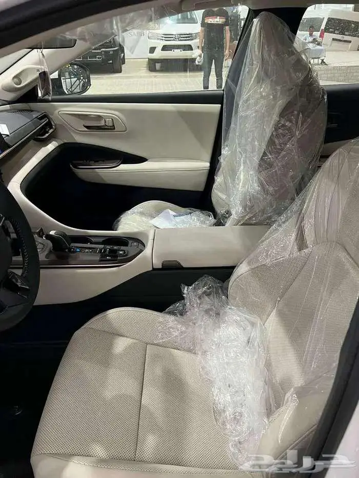 تويوتا كراون بريميوم 2025 13