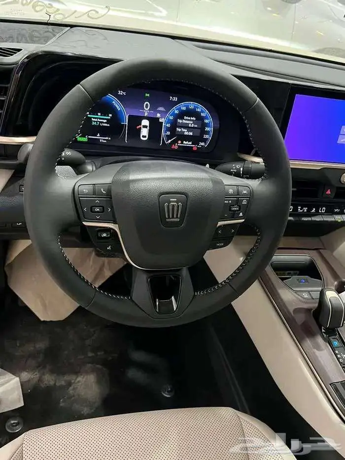 تويوتا كراون بريميوم 2025 10