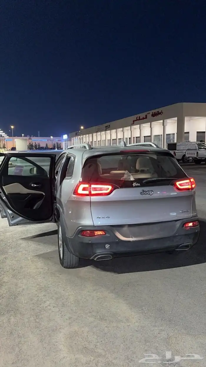 جيب شيروكي لونجتيود 2015 بانوراما 2