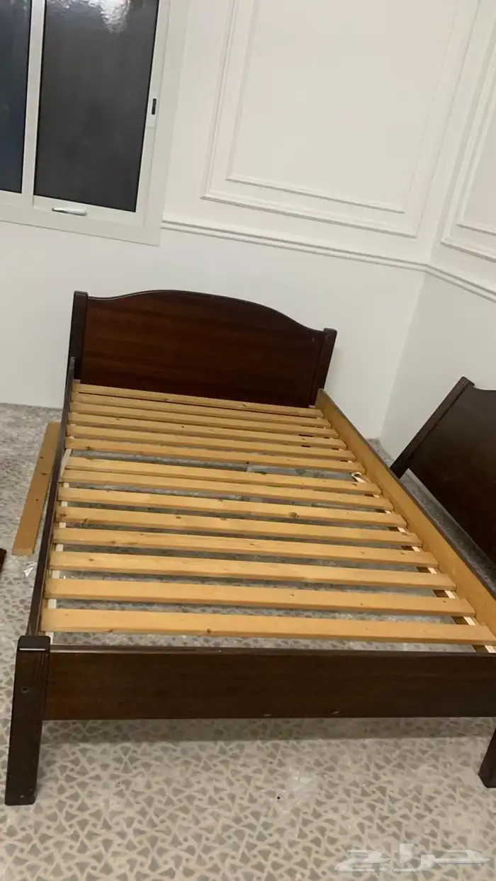 سريرين نفر ونص وجوده عاليه وخشب قوي وثقيل 2