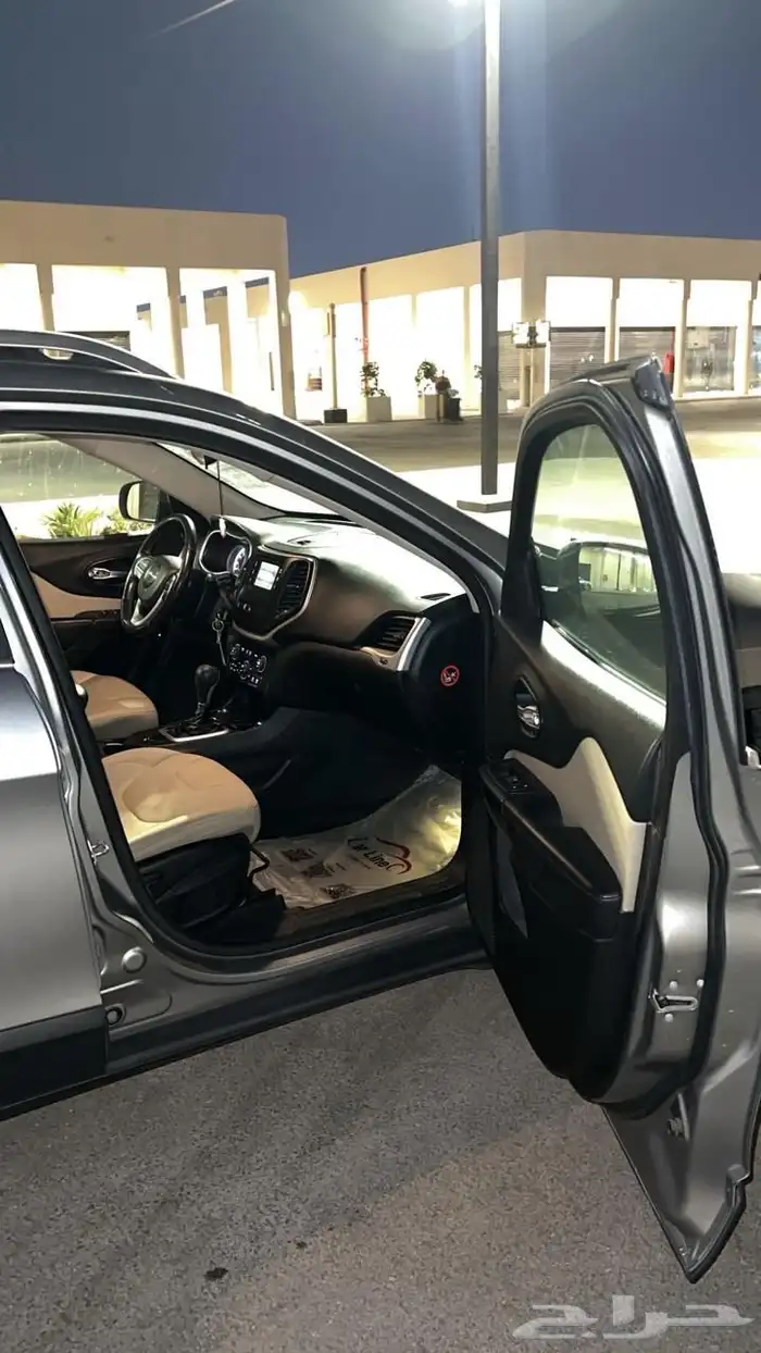 جيب شيروكي لونجتيود 2015 بانوراما 4