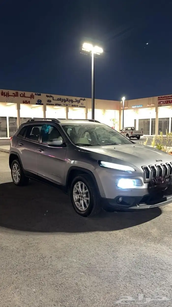 جيب شيروكي لونجتيود 2015 بانوراما 8