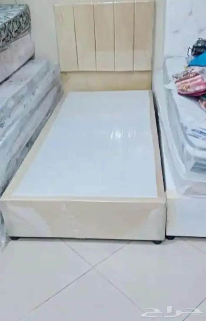 مراتب سراير و ديكورات بسعر ممتاز تواصل معي واتساب او اتصل 7