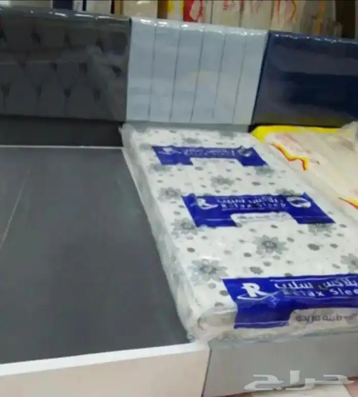 مراتب سراير و ديكورات بسعر ممتاز تواصل معي واتساب او اتصل 8