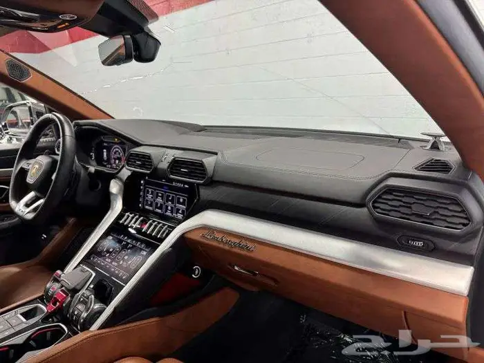 2021 Lamborghini Urus Base 9