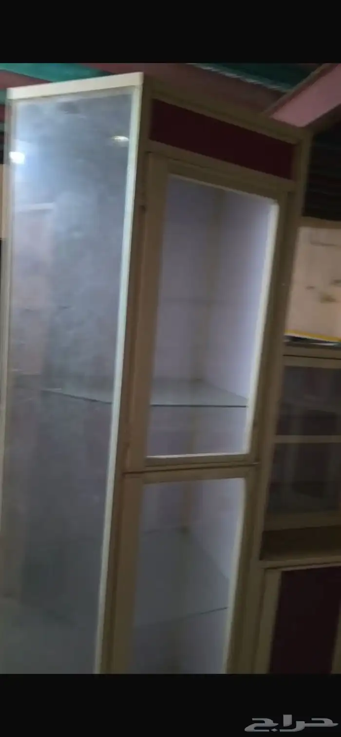 دولاب مطبخ كامل ولا يوجد اي قطعه ناقصه ولدي فديو للصامل 0