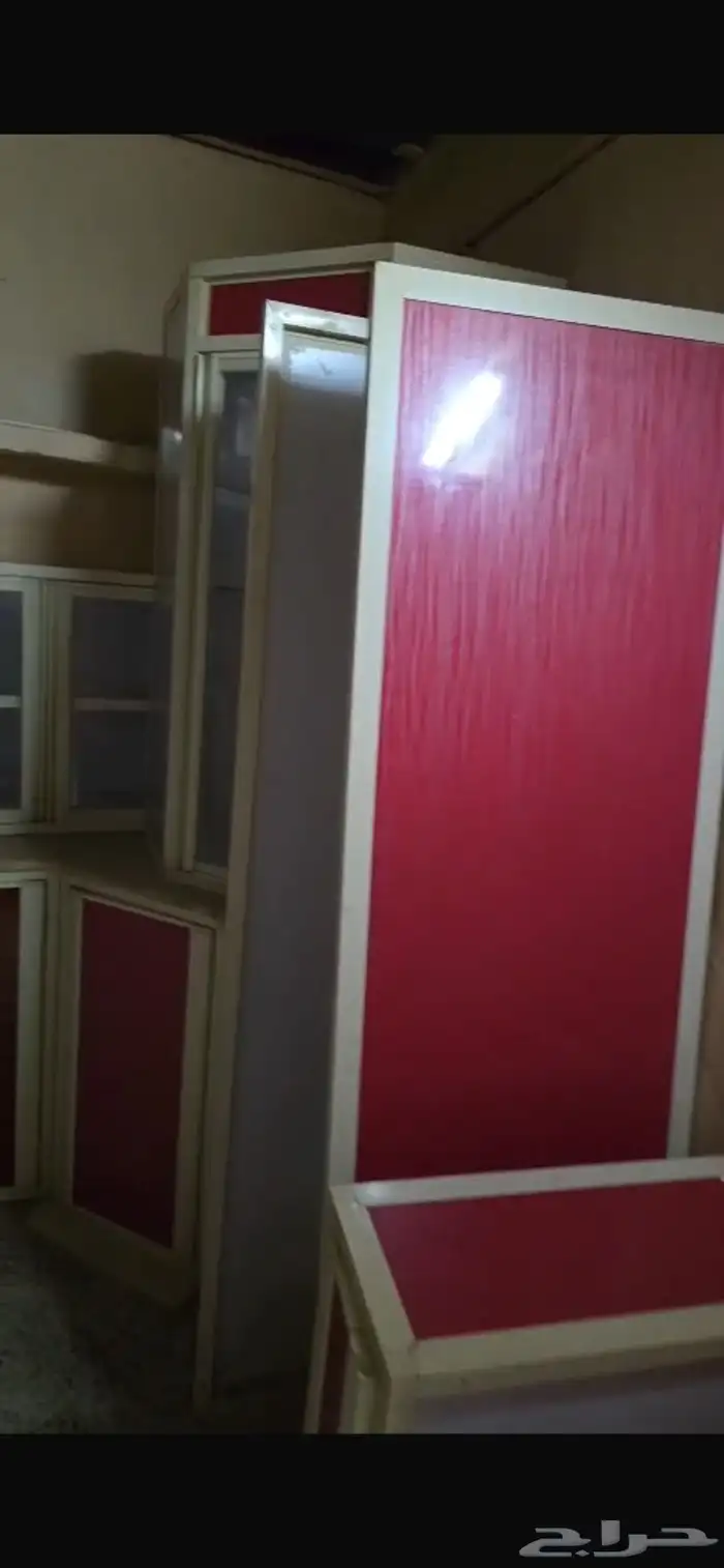 دولاب مطبخ كامل ولا يوجد اي قطعه ناقصه ولدي فديو للصامل 5