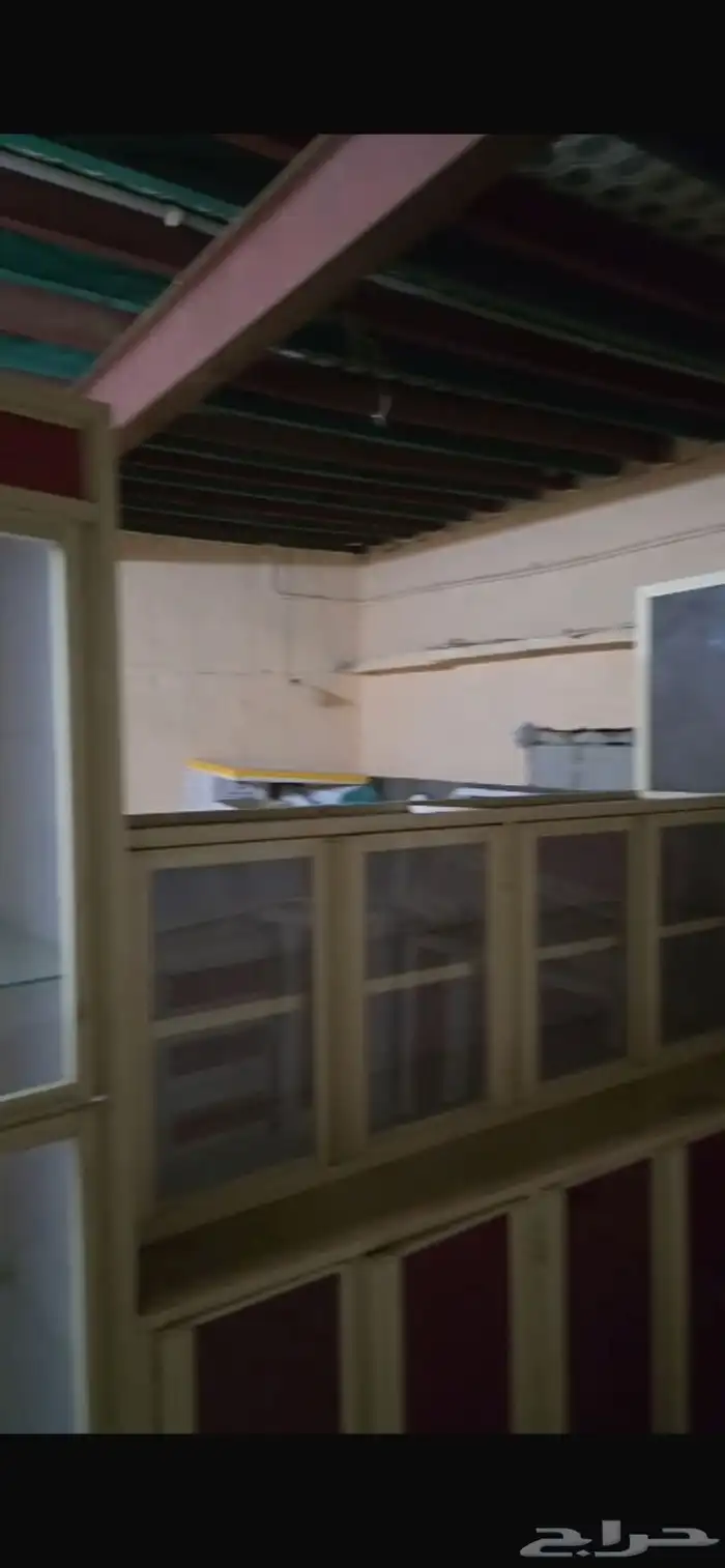 دولاب مطبخ كامل ولا يوجد اي قطعه ناقصه ولدي فديو للصامل 1