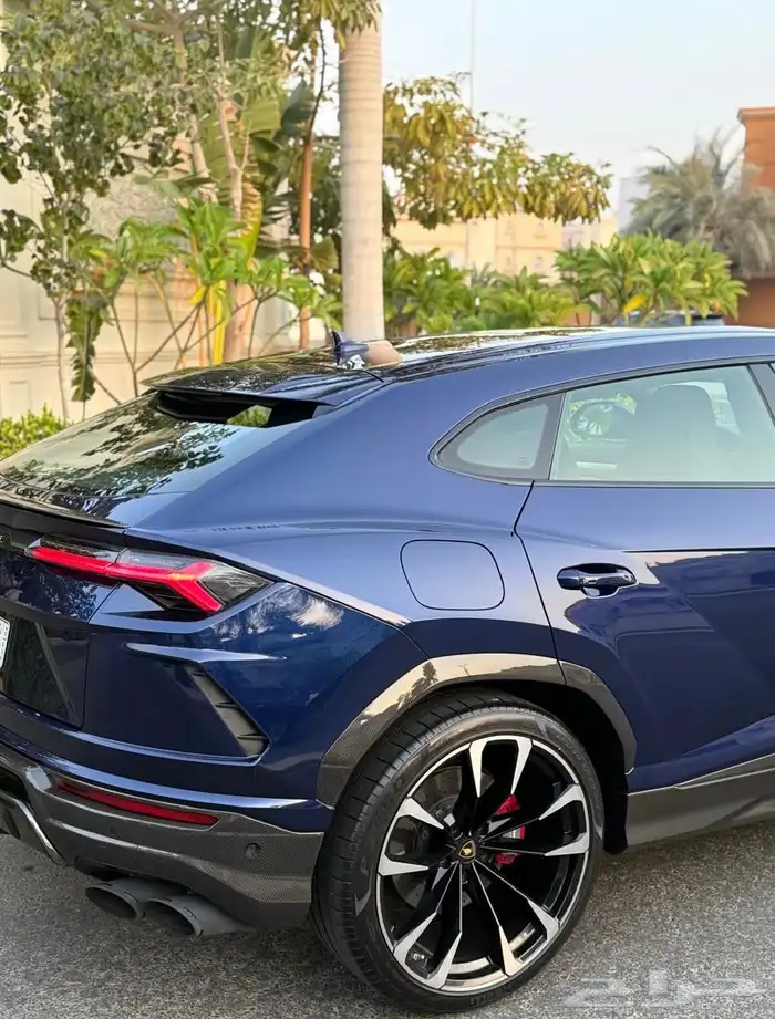 لامبورجيني اوروس 2020 فل كاربون - بحالة الوكالة 6