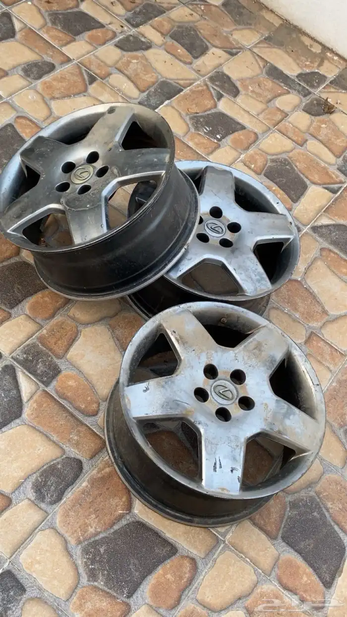 جنوط لكزس L.s2004 سليمه من الرش واللحام ولها أربع سنين مخزن 1