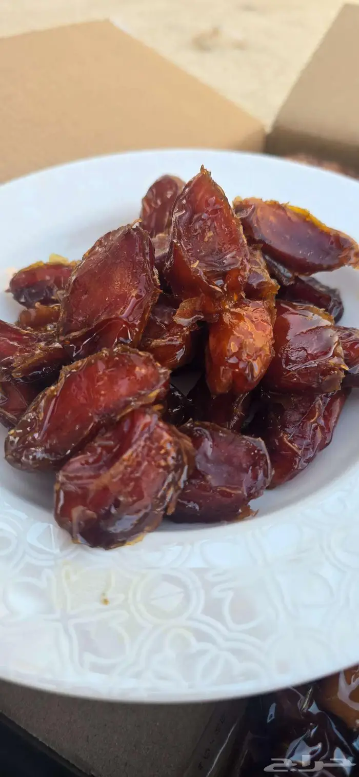 تمر صفري بيشة حبة وسط مفروز ومقمع وشي طيب 4