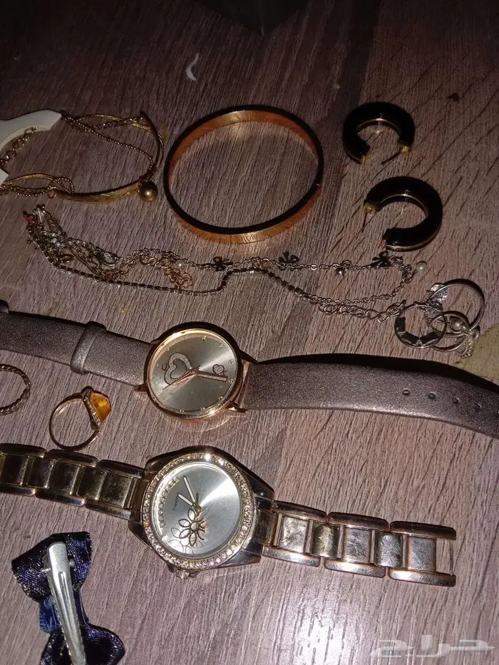 ساعتين نسائيه و خواتم واكسسوارات ومحفظه 30 ريال 5