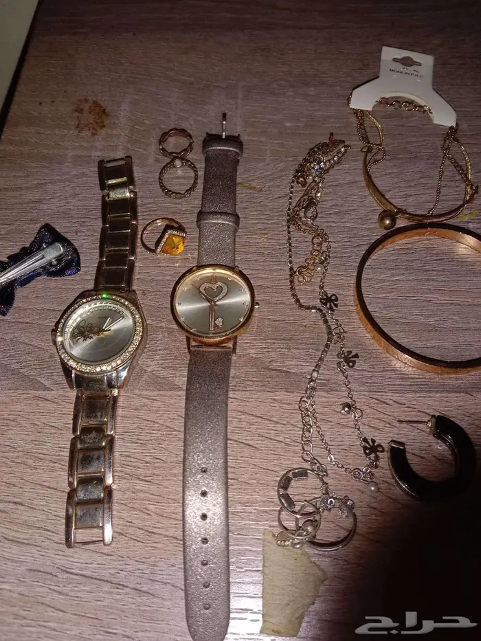 ساعتين نسائيه و خواتم واكسسوارات ومحفظه 30 ريال 6