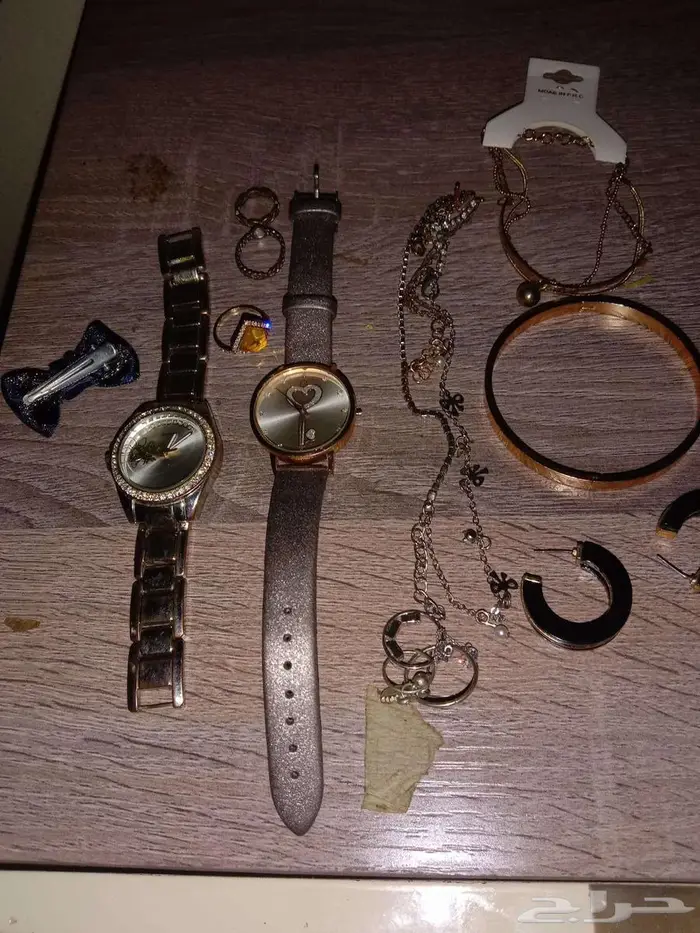 ساعتين نسائيه و خواتم واكسسوارات ومحفظه 30 ريال 2