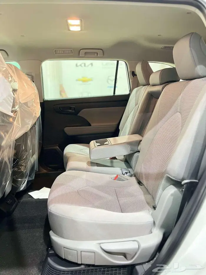 تويوتا هايلندر استاندر ونص فل GLE موديل 2025 . 14