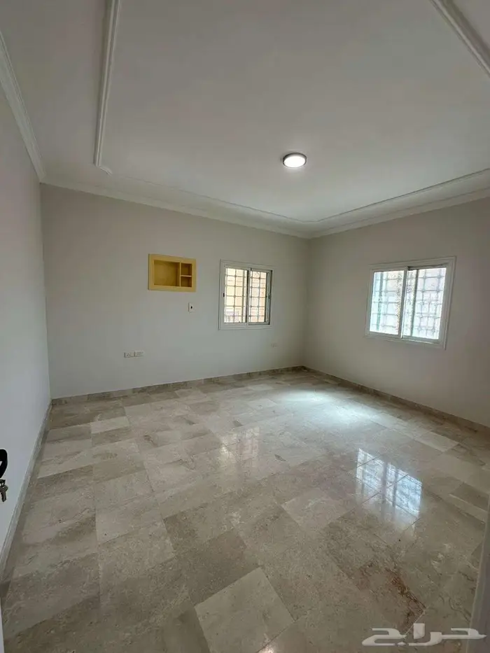 فيلا راقية للإيجار بحي النهضة 5