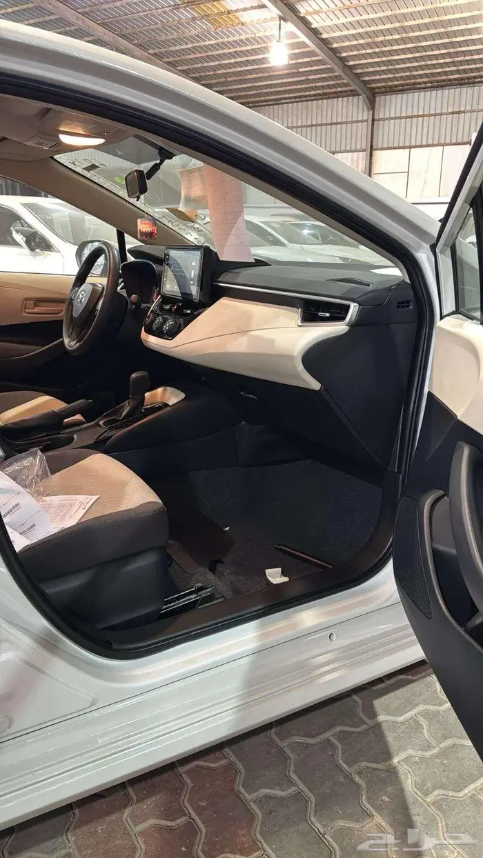 تويوتا كورولا 2.0 Xli فتحة بنزين 2025 8