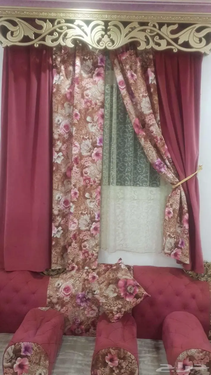 جلسه ظهر قماشة حلوو بس التكايات مكسورة 0