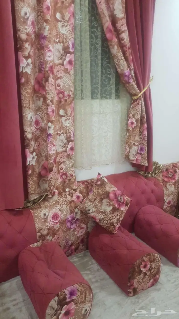 جلسه ظهر قماشة حلوو بس التكايات مكسورة 1