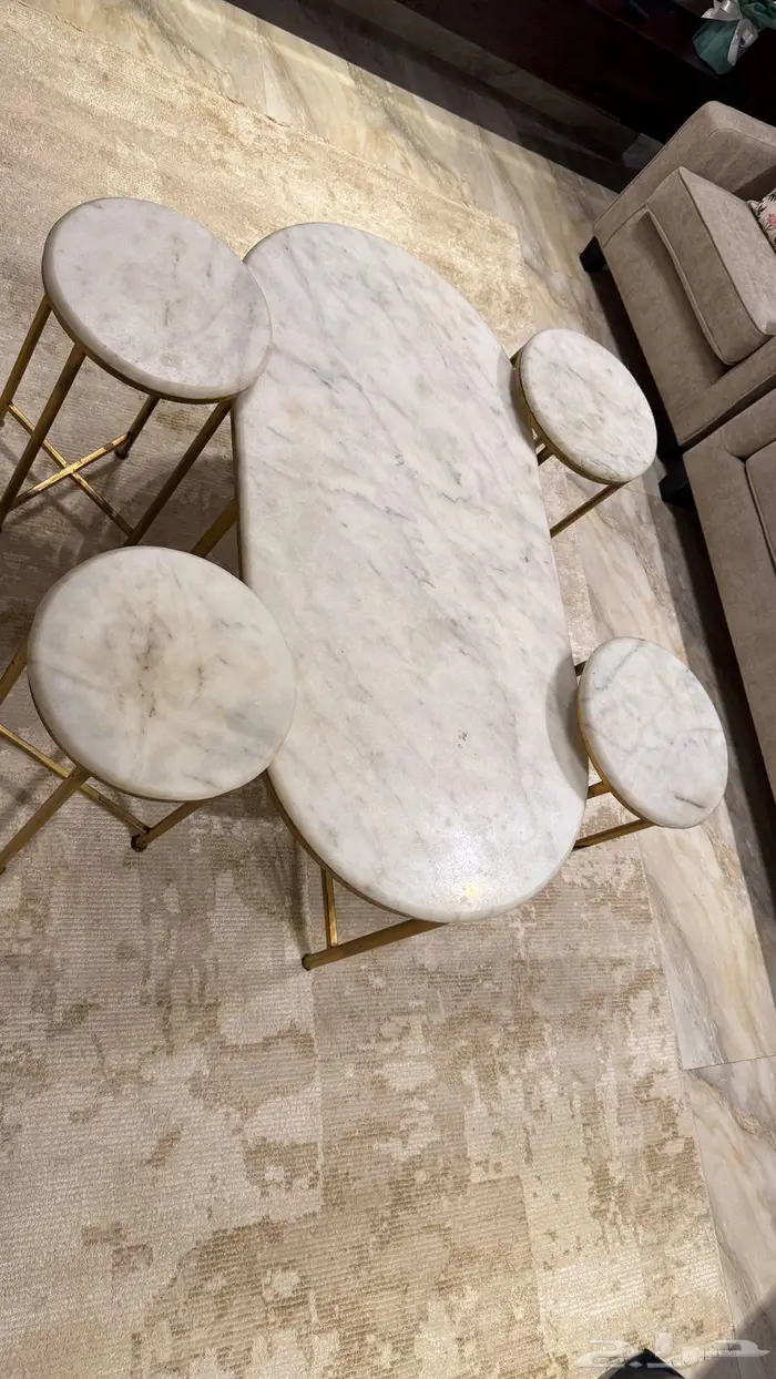 طاولات رخام ومكتبة رخام ومدخل قزاز ذهبي 0