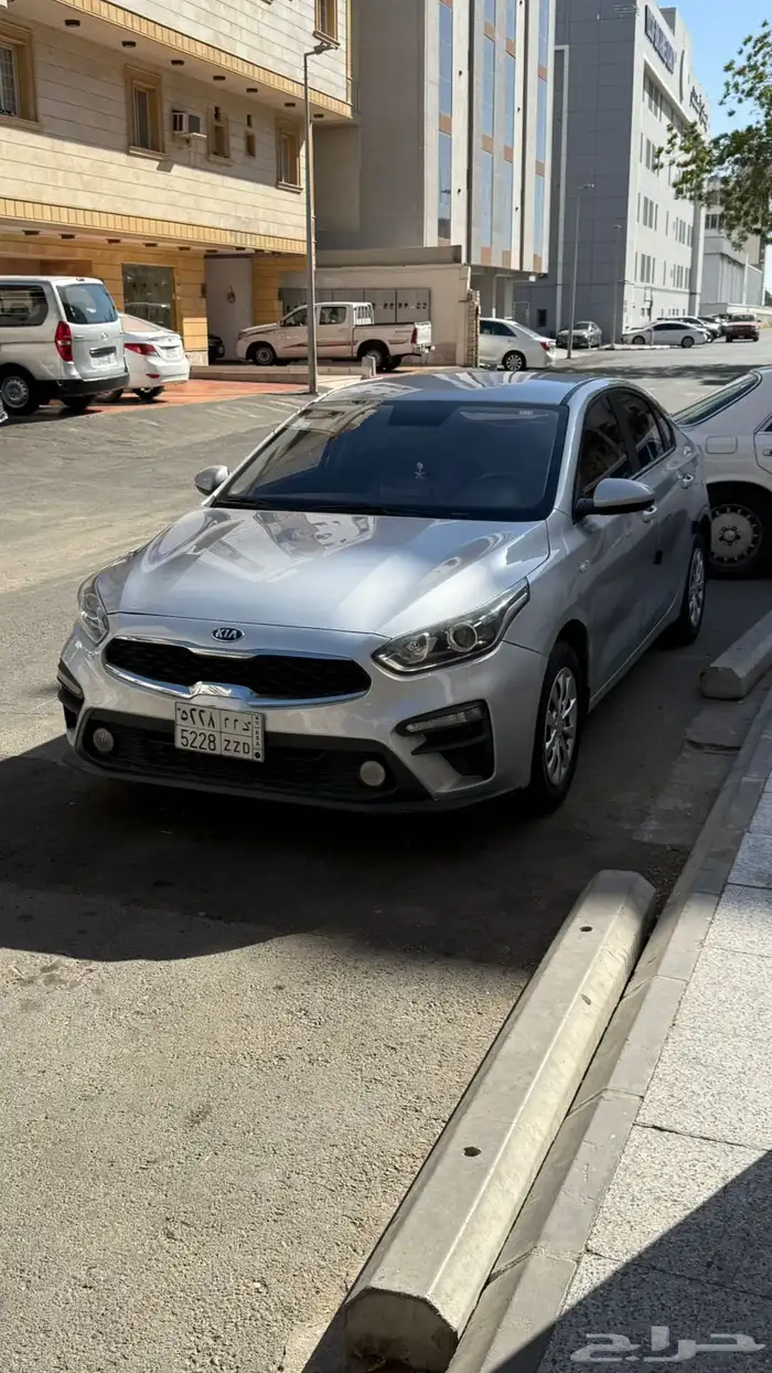 كيا سيراتو 2021 فضي فئه عاديه 6