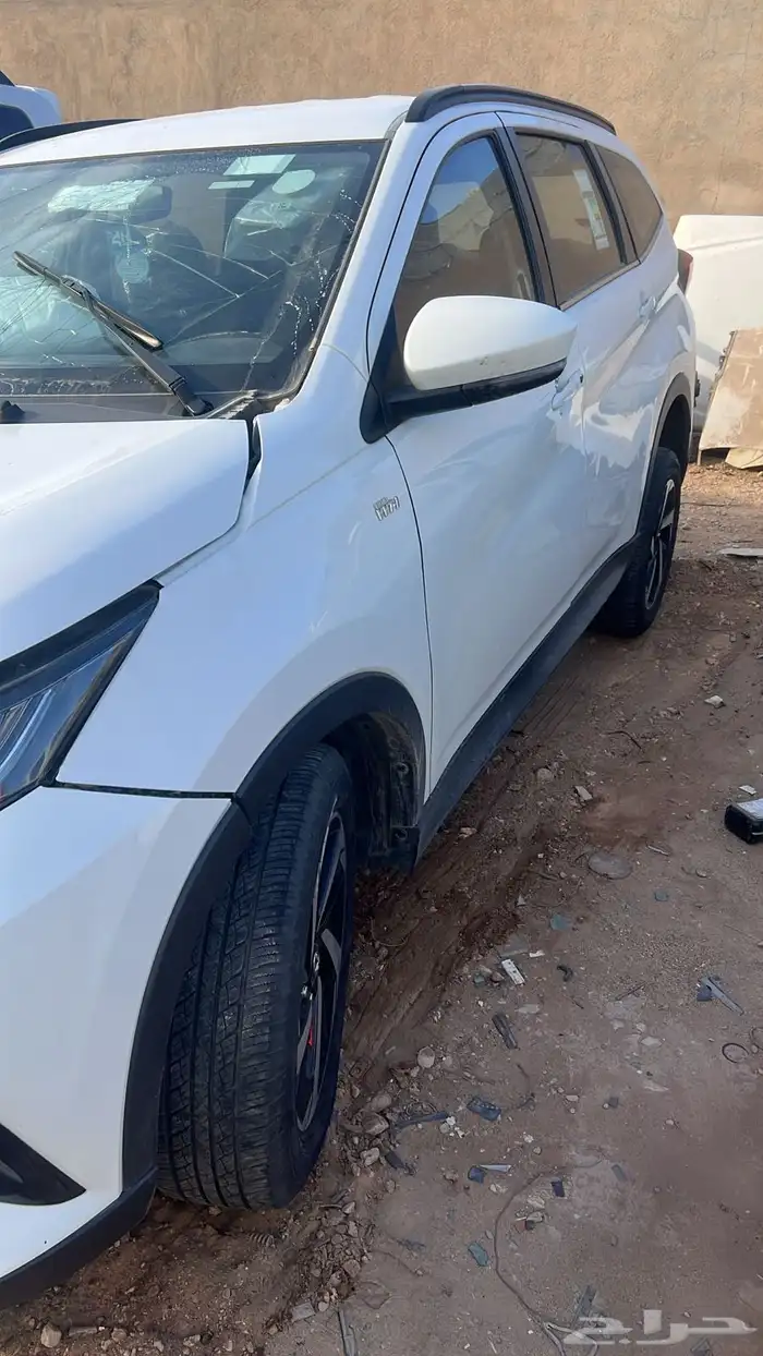 للبيع رش مديل 2023 ماشية 60 الف فيها صدمه 1