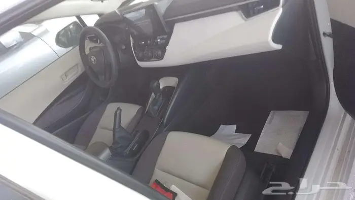 تويوتا كورولا 2025 XLI جنوط فتحة سقف ابيض 2000cc 4