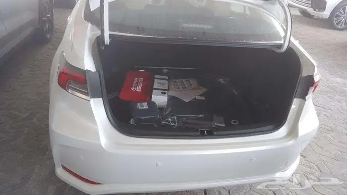 تويوتا كورولا 2025 XLI جنوط فتحة سقف ابيض 2000cc 3
