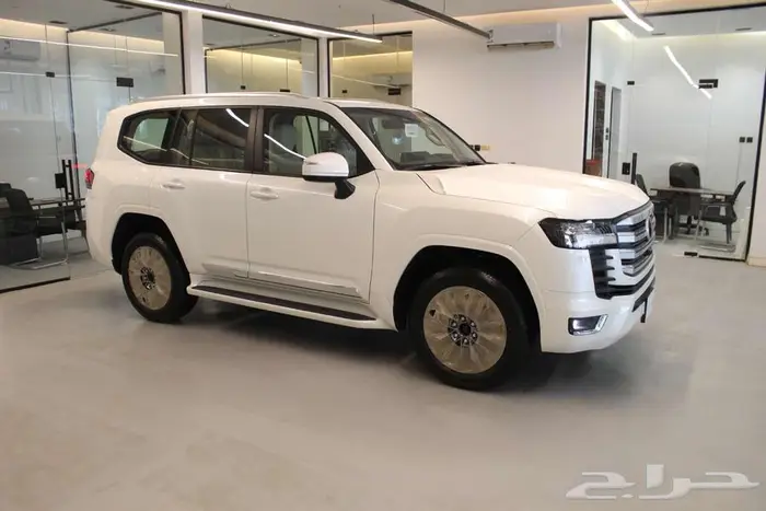 تويوتا لاندكروزر GXR L4 2025 بنزين 2