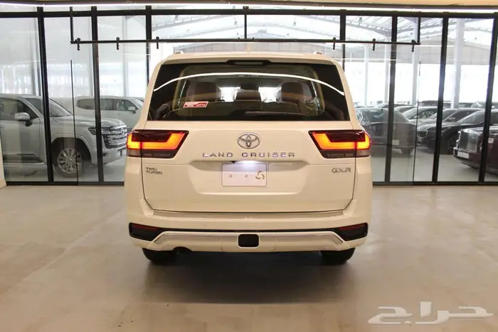 تويوتا لاندكروزر GXR L4 2025 بنزين 5