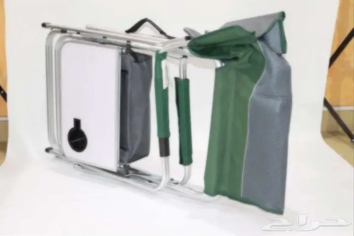 كرسي فاخر من شركة قمرا مع طاولة جانبية 2