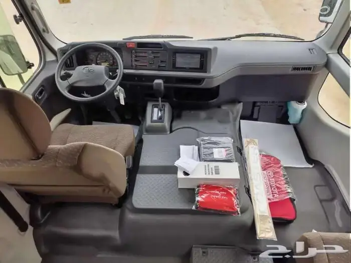 باص تويوتا كوستر 2025 سعودي 3