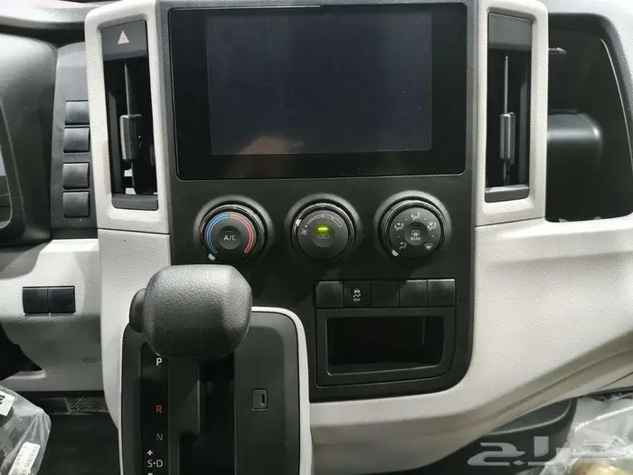 تويوتا هايس فان بضاعة ديزل سقف عالي جير اتوماتيك 2026 14