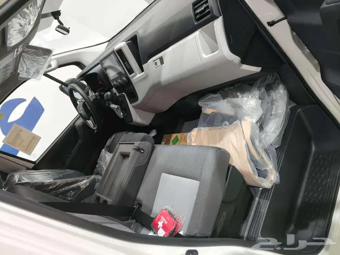 تويوتا هايس فان بضاعة ديزل سقف عالي جير اتوماتيك 2026 15