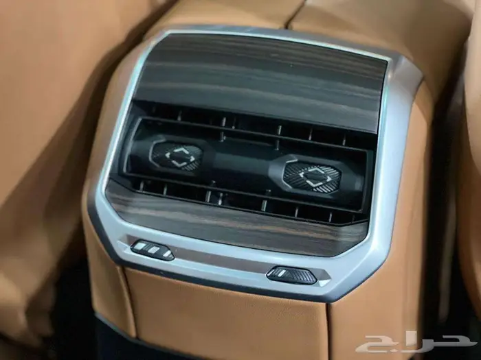 بي ام دبليو 735i موديل 2026 اصفار 24