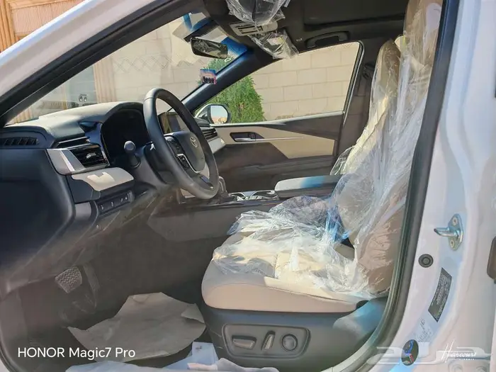 تويوتا كامري LE هايبرد موديل 2025 18