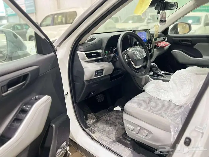 تويوتا هايلندر استاندر ونص فل GLE موديل 2025 . 24