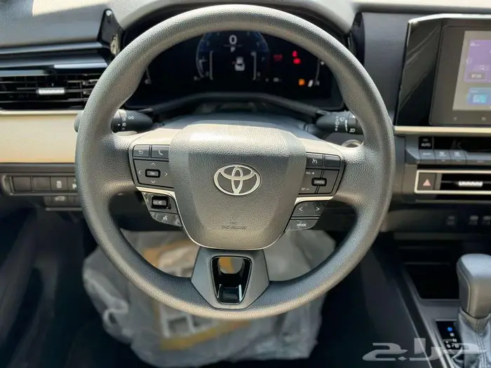 تويوتا كامري E بنزين 2025 3