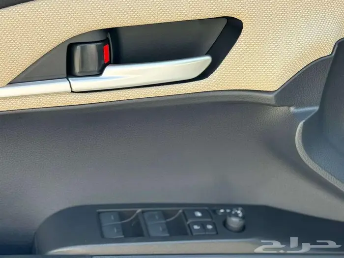 تويوتا كامري E بنزين 2025 8